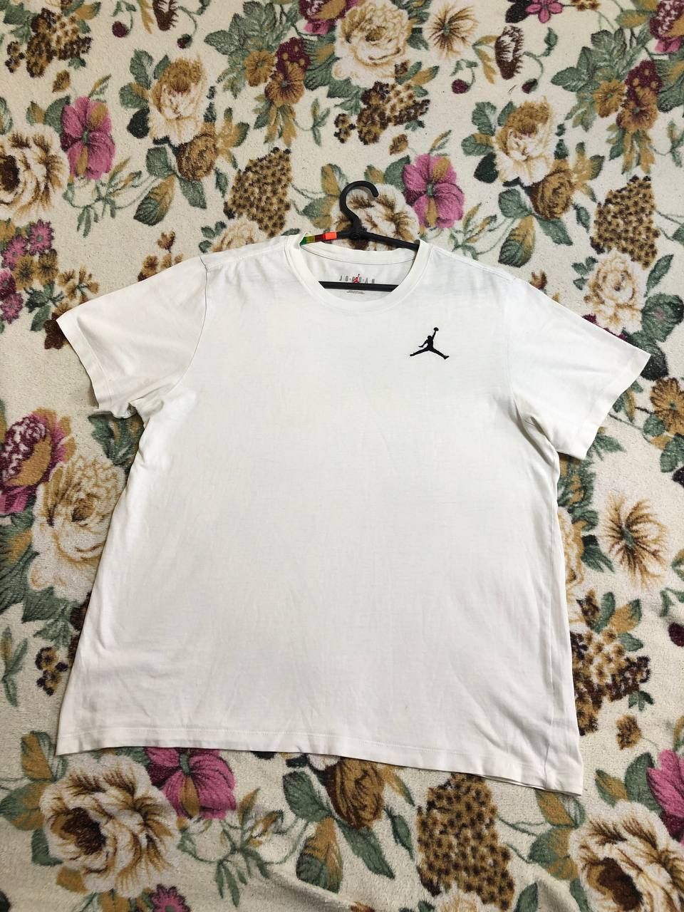Jordan Brand MENS NIKE AIR JORDAN WHITE BASIC SHORT SLEEVE TOP Size US L / EU 52-54 / 3 - 1 Thumbnail