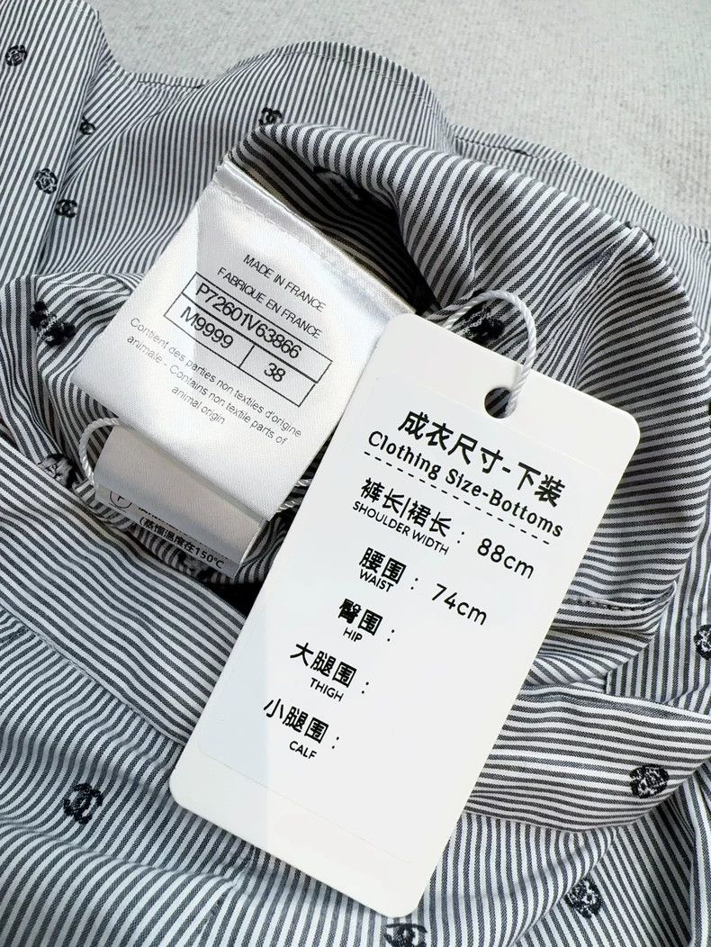 Chanel Chanel 24p gray thin striped diamond buckle full logo skir Size 25" / US 0 / IT 36 - 6 Thumbnail