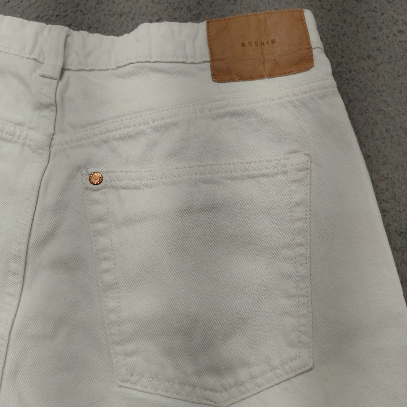 Levi's Levi's Denim Capri Jeans White 90s Baggy Capris 34 x 25.5 Womens Size 14 Casual Shaping Skinny 311 Regular Waist 29 Inseam 22 Inseam Size 27" / US 4 / IT 40 - 3 Thumbnail