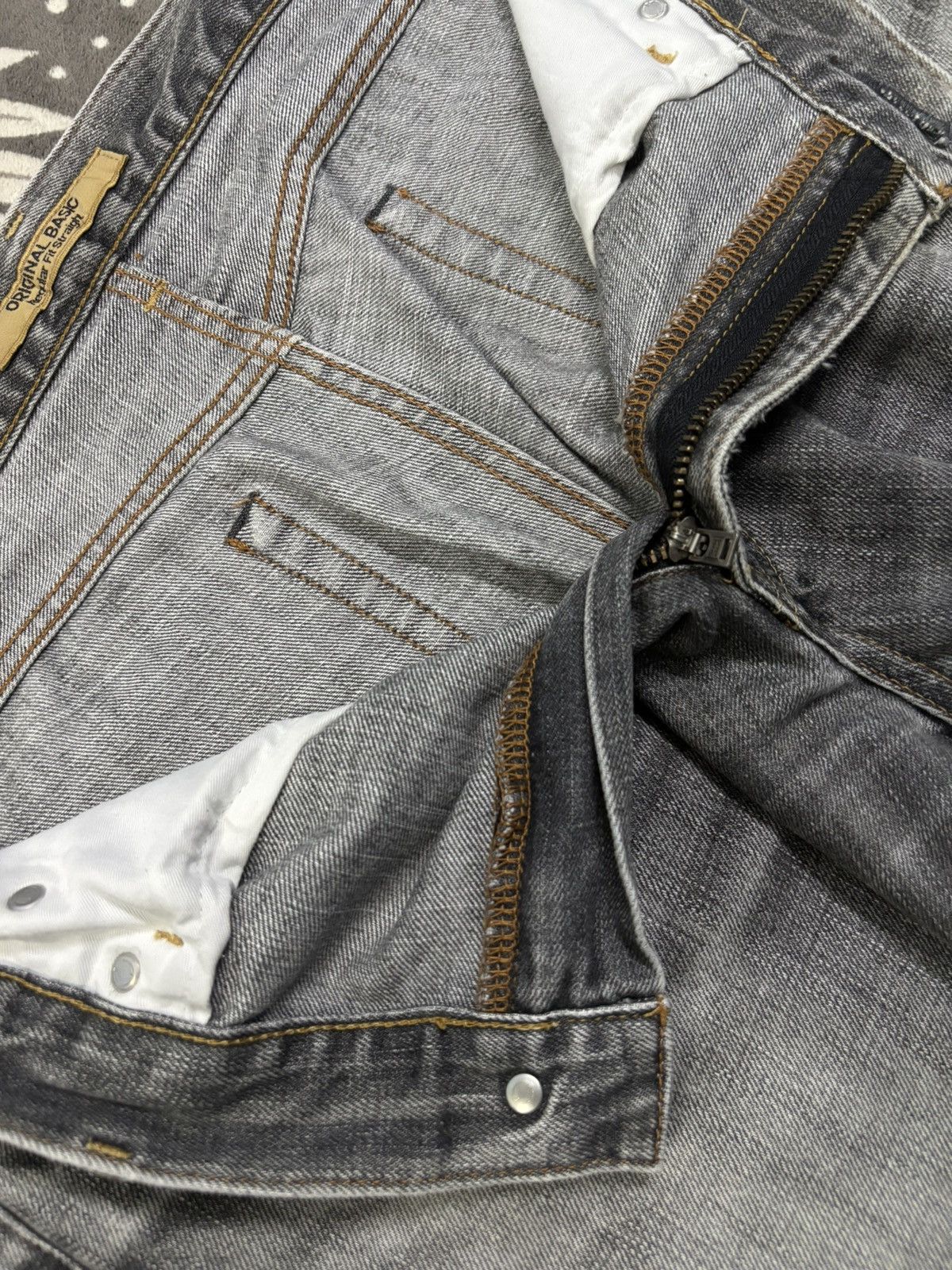 Undercover × Uniqlo Vintage Uniqlo S002 Faded Washed Whiskers Loose Fit Jeans Size US 35 - 18 Thumbnail