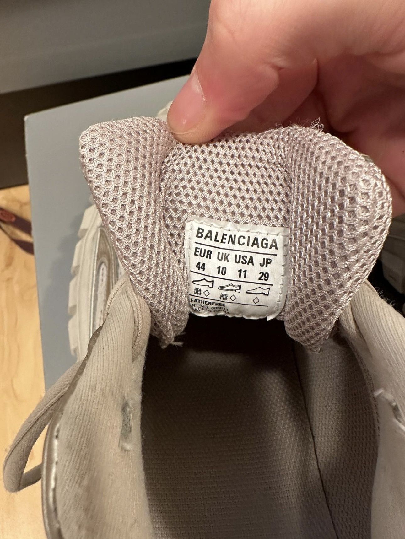 Balenciaga Balenciaga Beeige Defender Sneaker DSWT Sz.44 Size US 11 / EU 44 - 11 Thumbnail