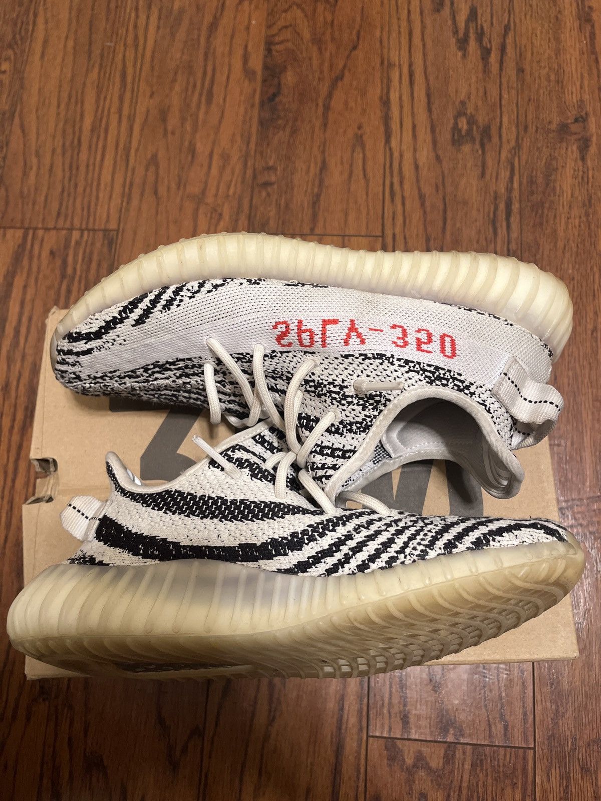 Yeezy Yeezy Zebra Boost 350 V2 Size US 8 / EU 41 - 3 Thumbnail