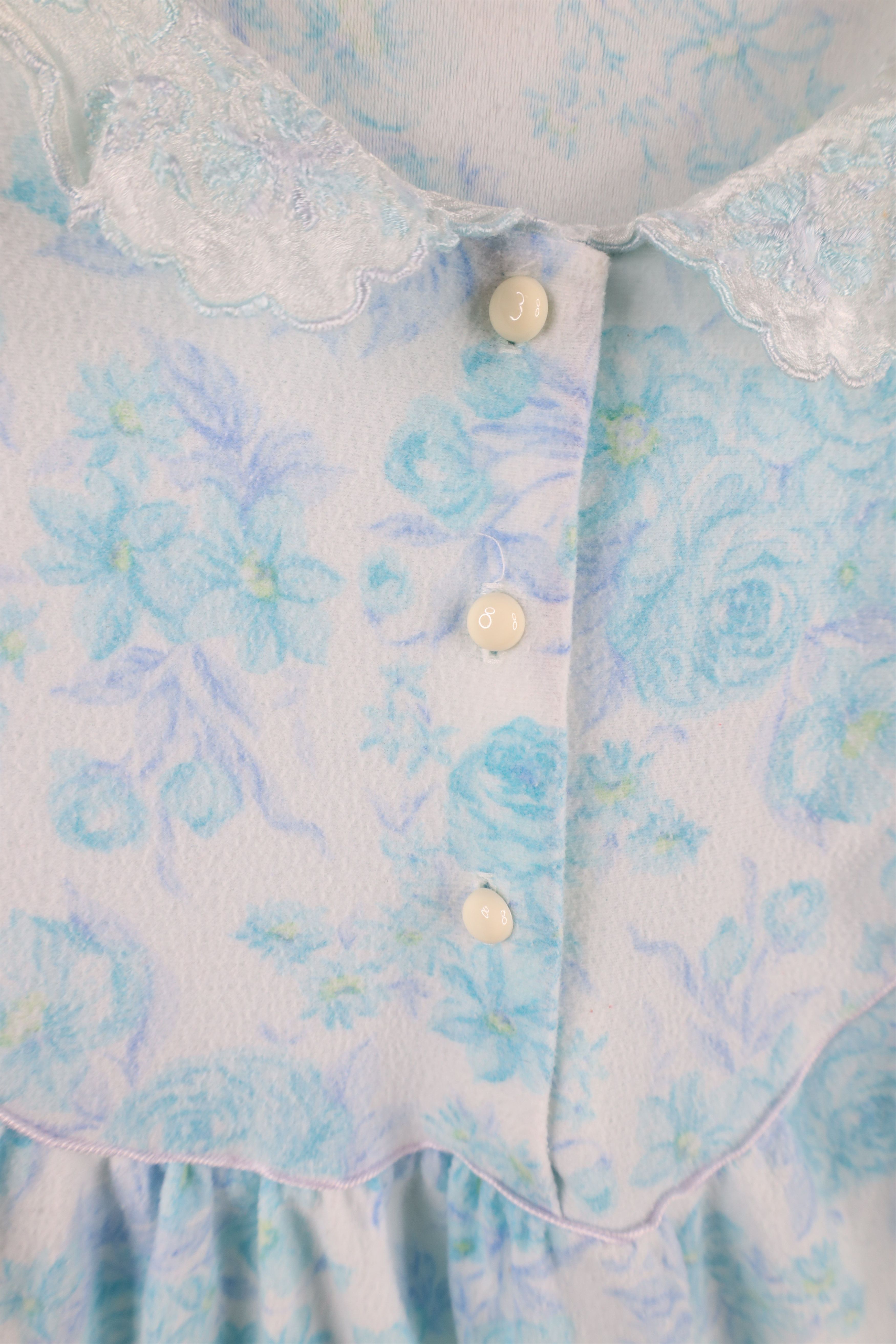 Vintage Vintage 90s Streetwear Lace Flower Fleece Night Gown USA Size L / US 10 / IT 46 - 7 Thumbnail