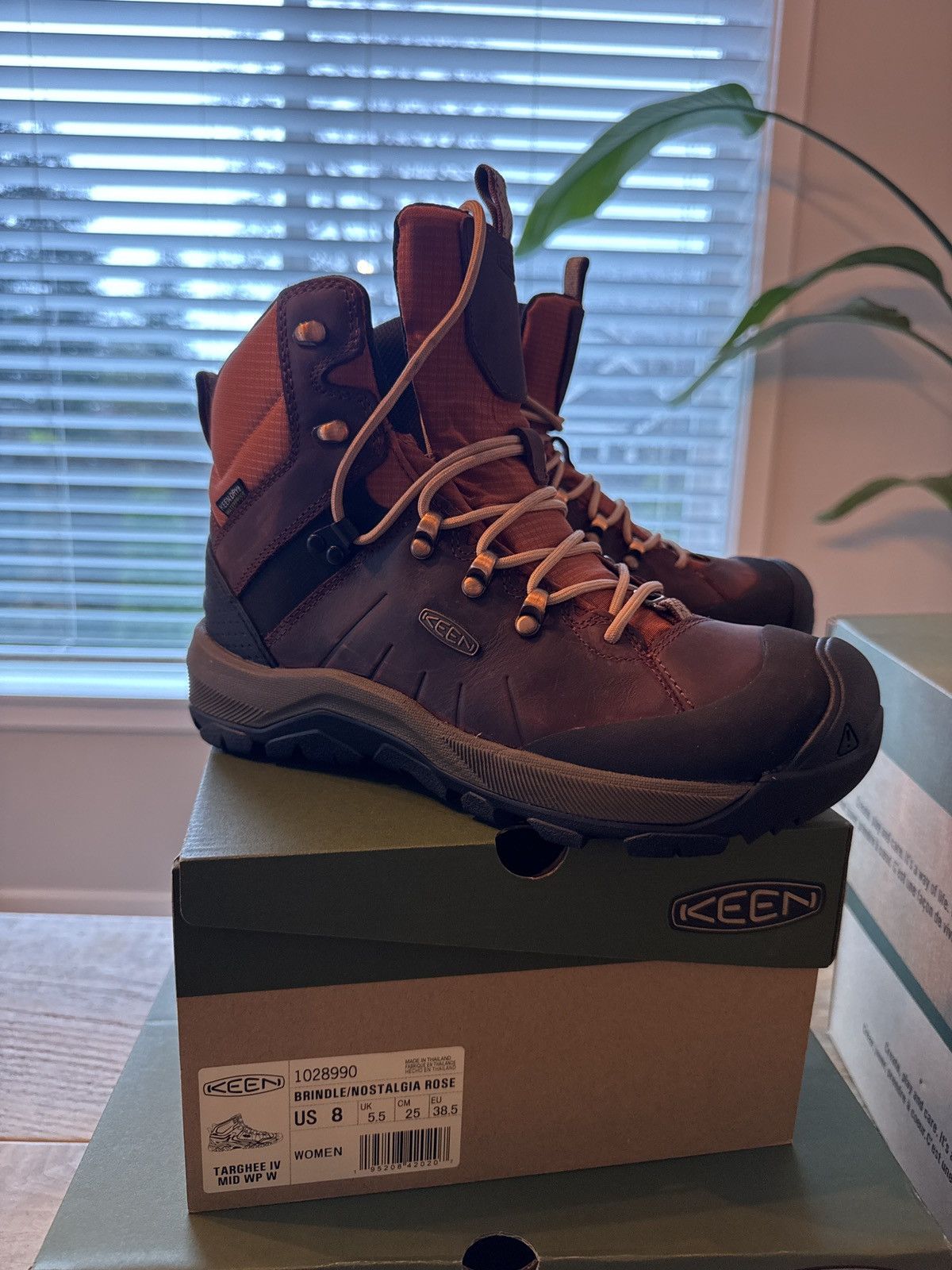 KEEN Targhee iv mid wp Size US 8 / IT 38 - 2 Thumbnail