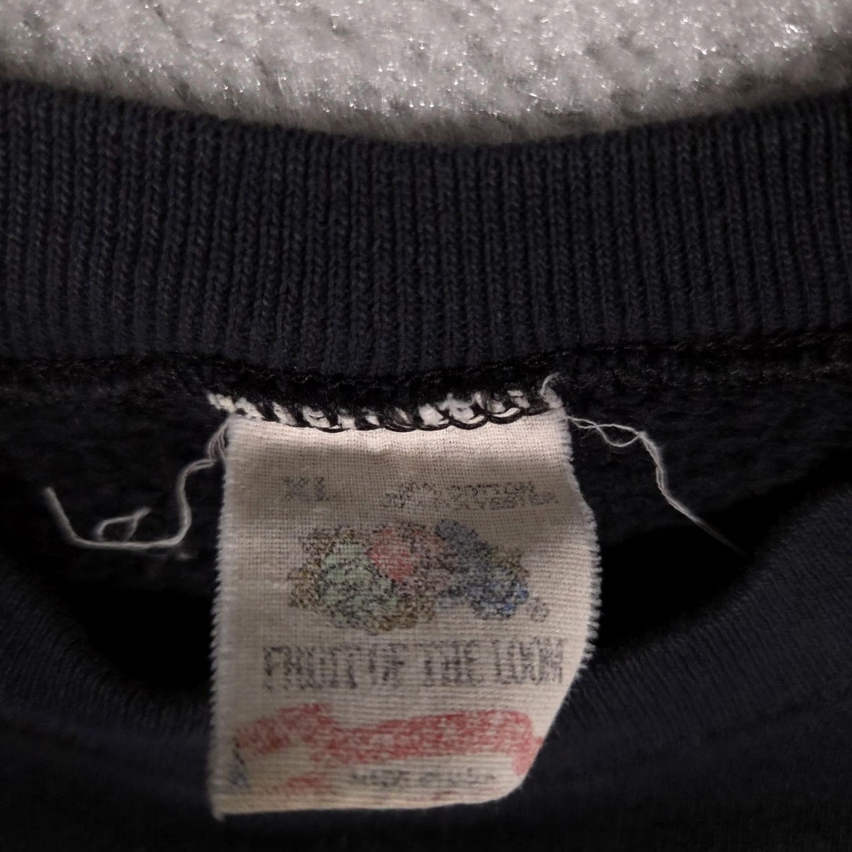 Fruit Of The Loom VINTAGE Fruit of the Loom Sweatshirt Womens XL Black Merry Christmas Tree Graphic Ugly Size XL / US 12-14 / IT 48-50 - 7 Thumbnail