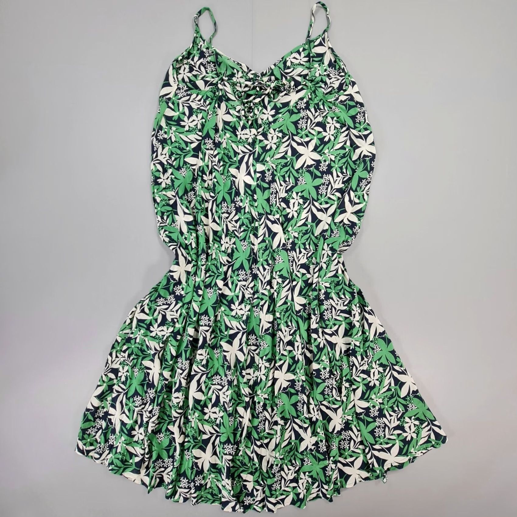 Velvet VINTAGE? No. (Note: Original is not vintage) Velvet by Graham & Spencer Womens Dress Sleeveless V-Neck Floral Midi Challis XS Green Size XS / US 0-2 / IT 36-38 - 6 Thumbnail
