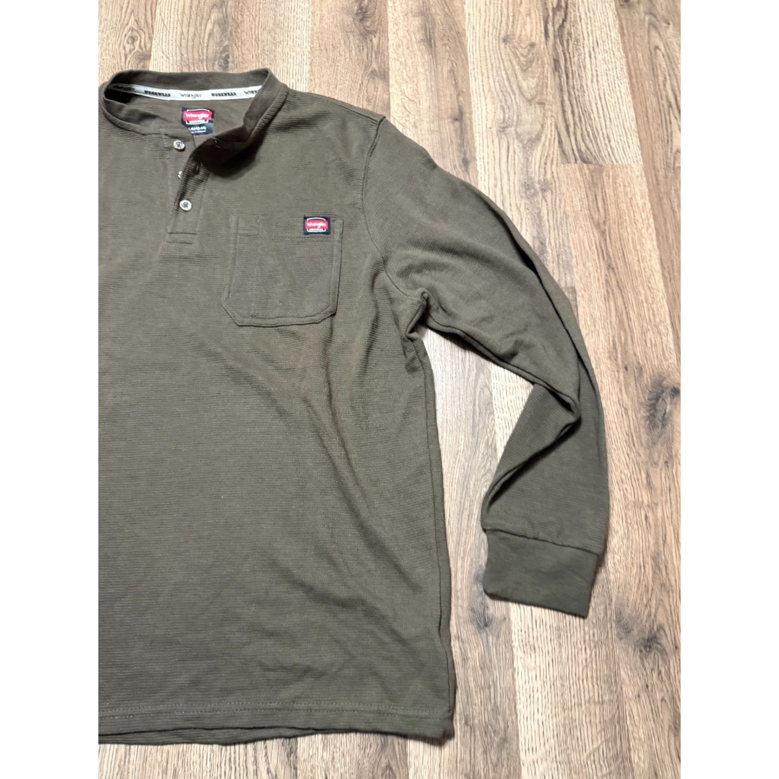Wrangler Wrangler Shirt Men's Large Green Long Sleeve 1/4 Buttons Workwear Polo Casual MENS Regular Size US L / EU 52-54 / 3 - 4 Thumbnail