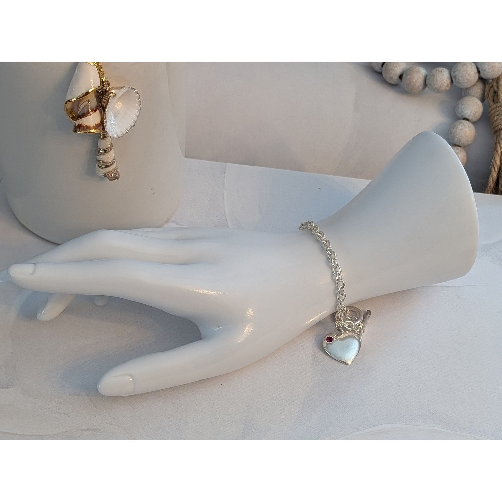 Vintage VTG 7" Silver-Tone Cable Chain Garnet Heart Charm Bracelet Size ONE SIZE - 1 Thumbnail