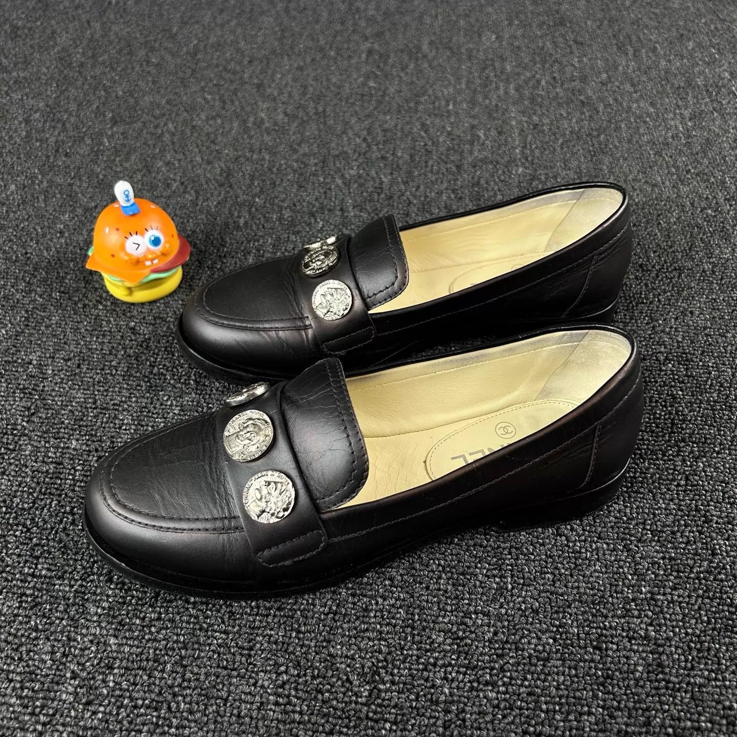 Chanel Chanel Black Classic Metal Buckle Loafer 36 HB6793 Size US 5.5 / IT 35.5 - 1 Thumbnail