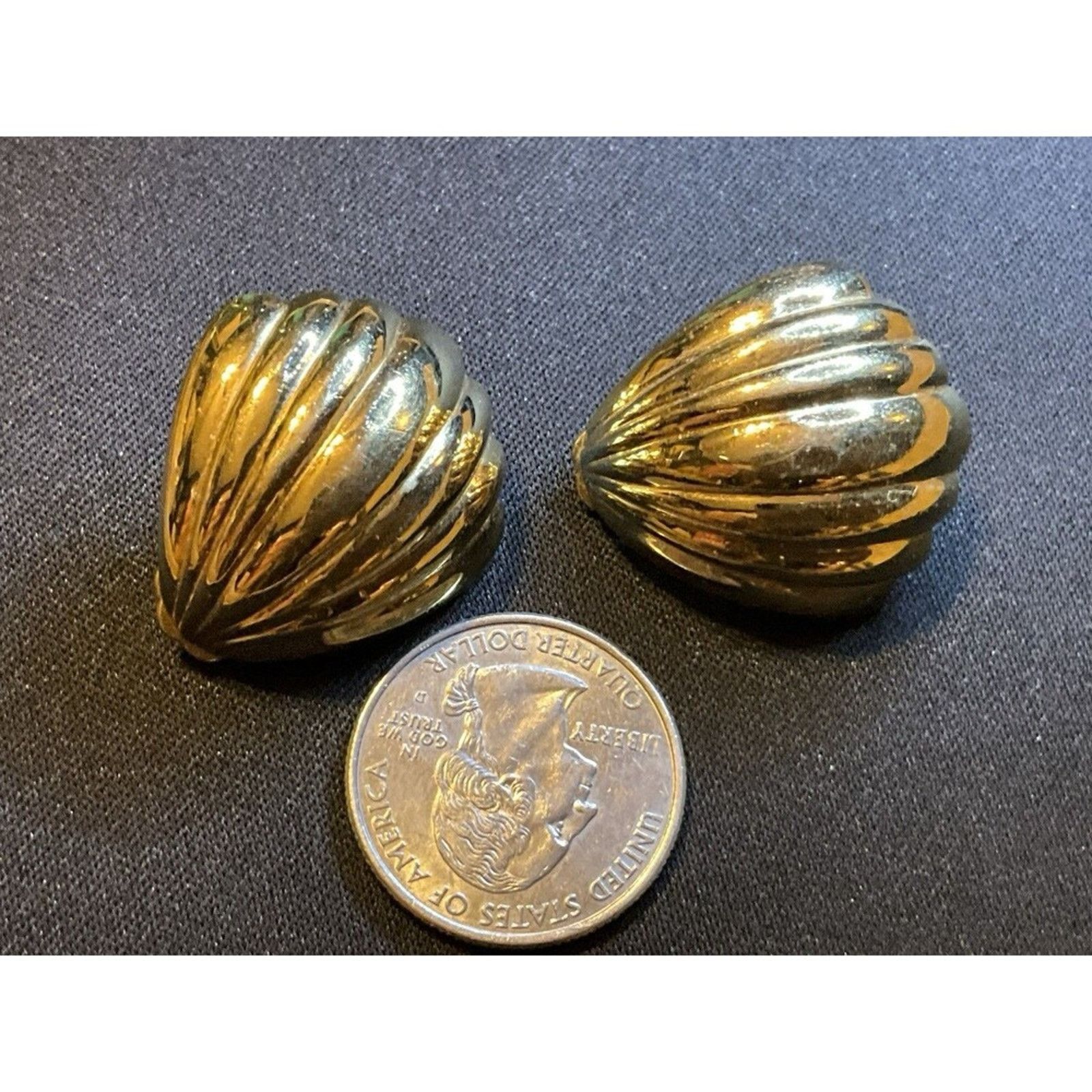 Other Carrie Gold Tone Vintage Shell Clip On Earrings Size ONE SIZE - 3 Thumbnail
