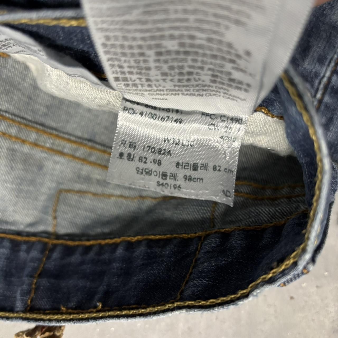 Levi's × Vintage Crazy Vintage Y2K/2000s Grunge Faded Dark Wash Levi’s Distressed Denim Jeans! Size US 32 / EU 48 - 8 Thumbnail