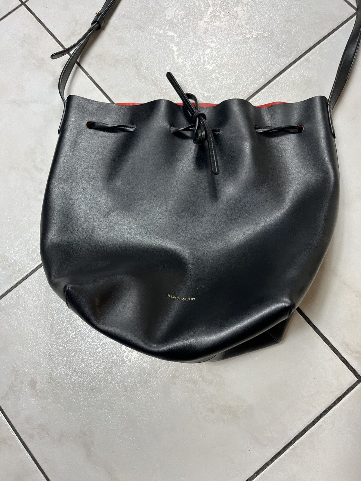 Mansur Gavriel Mansur Gavriel leather bucket bag black red big crossbody Size ONE SIZE - 4 Thumbnail
