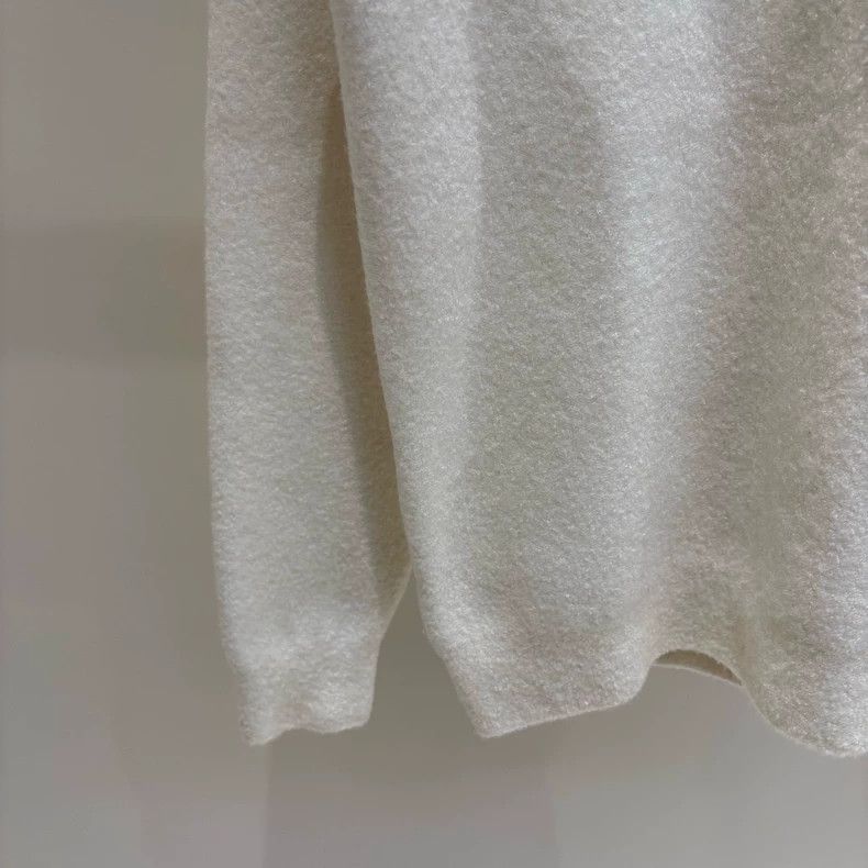 Louis Vuitton Louis Vuitton 25 New Beige 3D Embossed Logo Cashmere Knitt Size US M / EU 48-50 / 2 - 5 Thumbnail