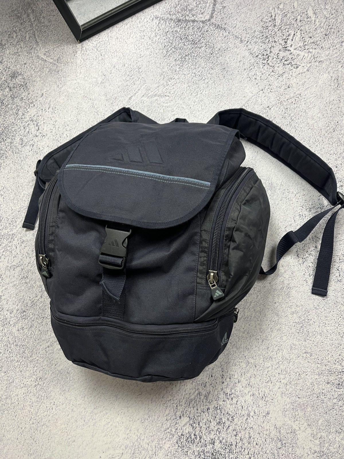 Adidas Vintage Adidas 00’s Y2K Logo Backpack Streetwear Hype Rare Size ONE SIZE - 2 Thumbnail