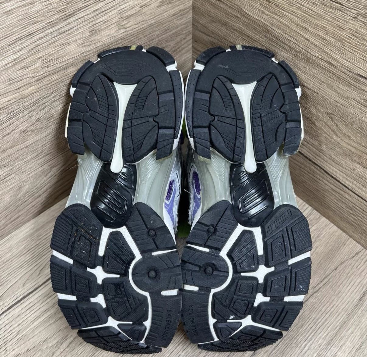 Balenciaga Balenciaga Runner White & Purple Vintage Sneakers J41 Size US 6 / IT 36 - 6 Thumbnail