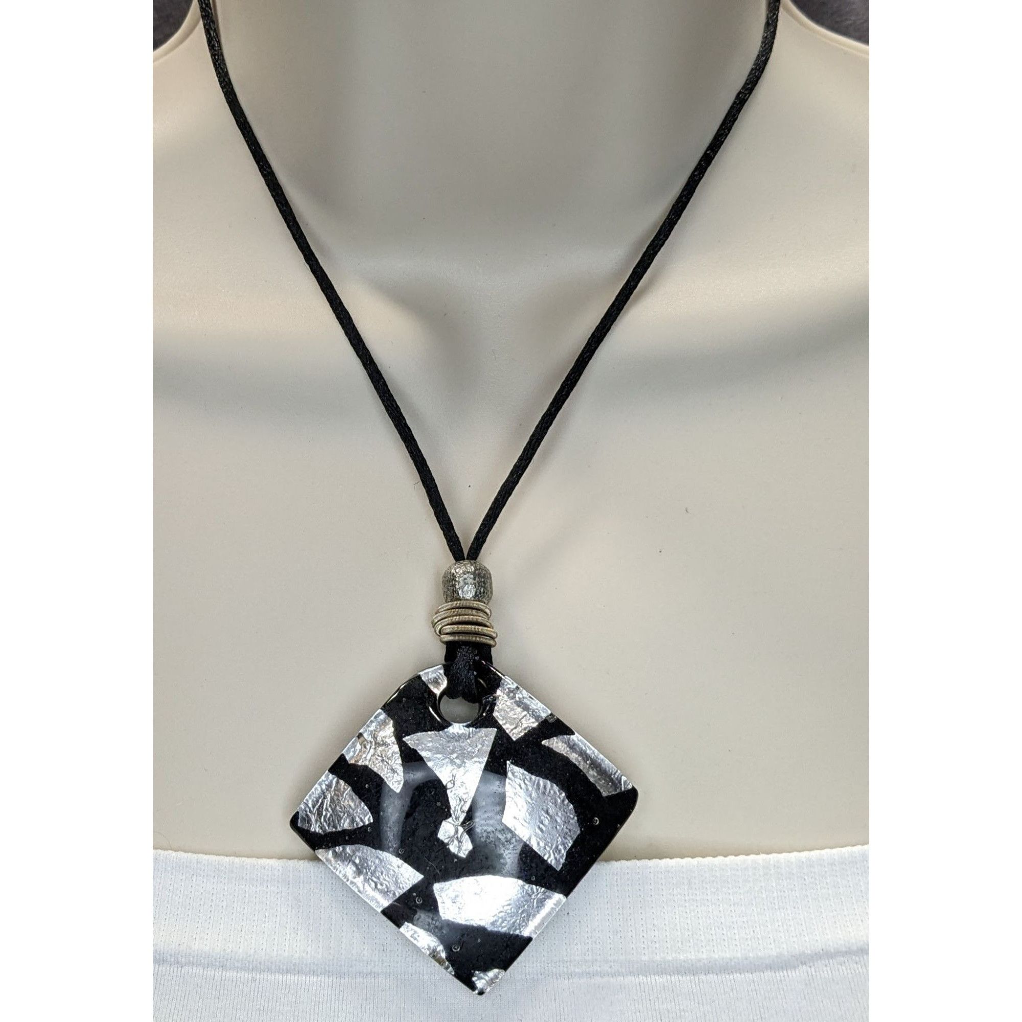 Other Vintage Black & Silver Abstract Glass Pendant Necklace Size ONE SIZE - 1 Thumbnail
