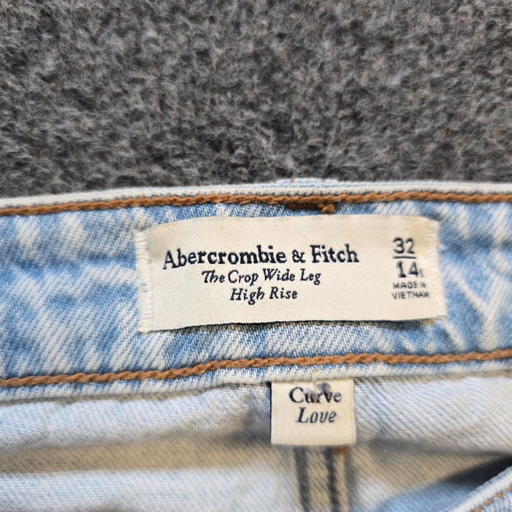 Abercrombie & Fitch Abercrombie & Fitch Jeans Womens Size 14P Short Blue Crop Wide Leg Raw Hem Capsule 90s Off Season Women Size 36" / US 14 / IT 50 - 4 Thumbnail