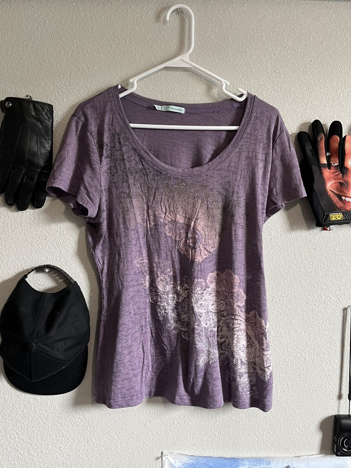 Vintage Maurices Purple Burnout Graphic Tee (Y2K) Size XL / US 12-14 / IT 48-50 - 1 Thumbnail