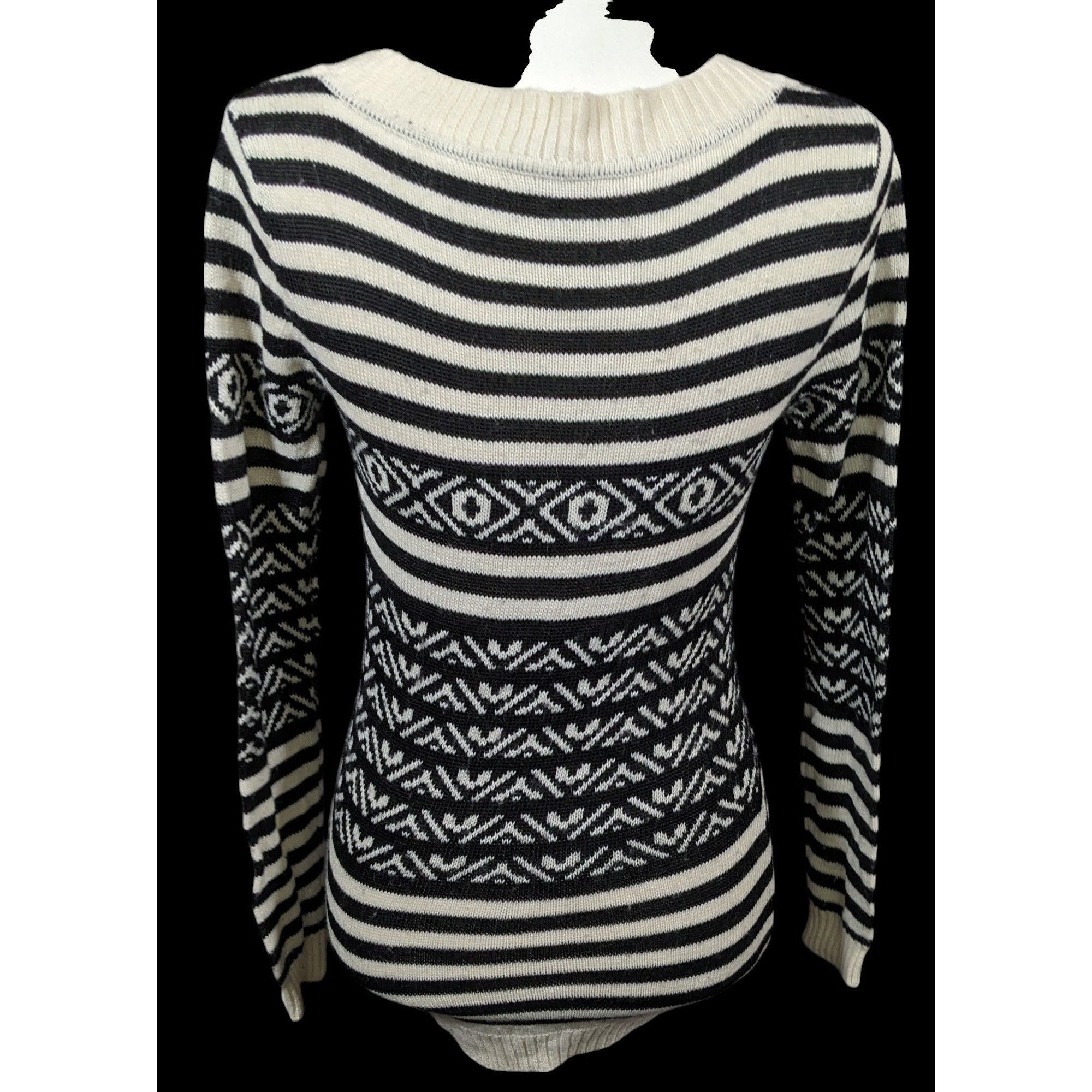 BB Dakota Trendy Warm Black And White V Neck Sweater by BB Dakota Size S / US 4 / IT 40 - 2 Thumbnail