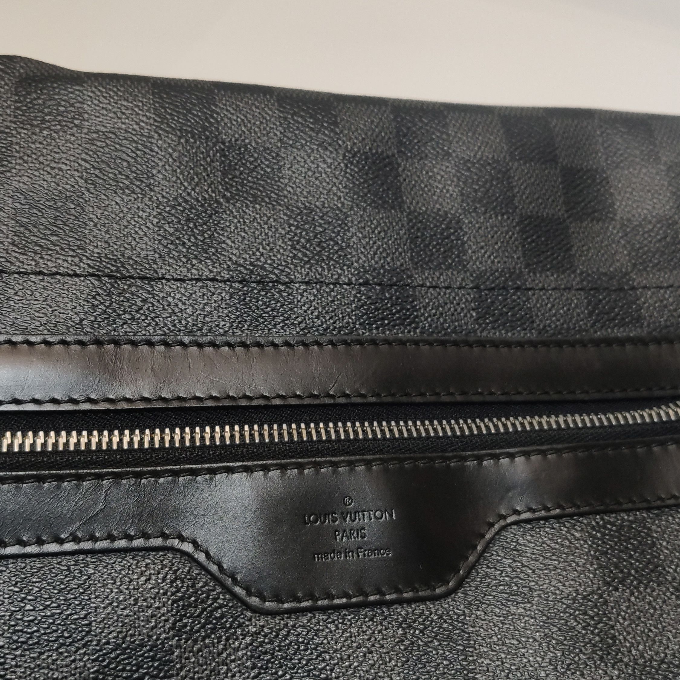 Louis Vuitton Louis Vuitton (LV) District leather checkerboard flap messe Size ONE SIZE - 5 Thumbnail