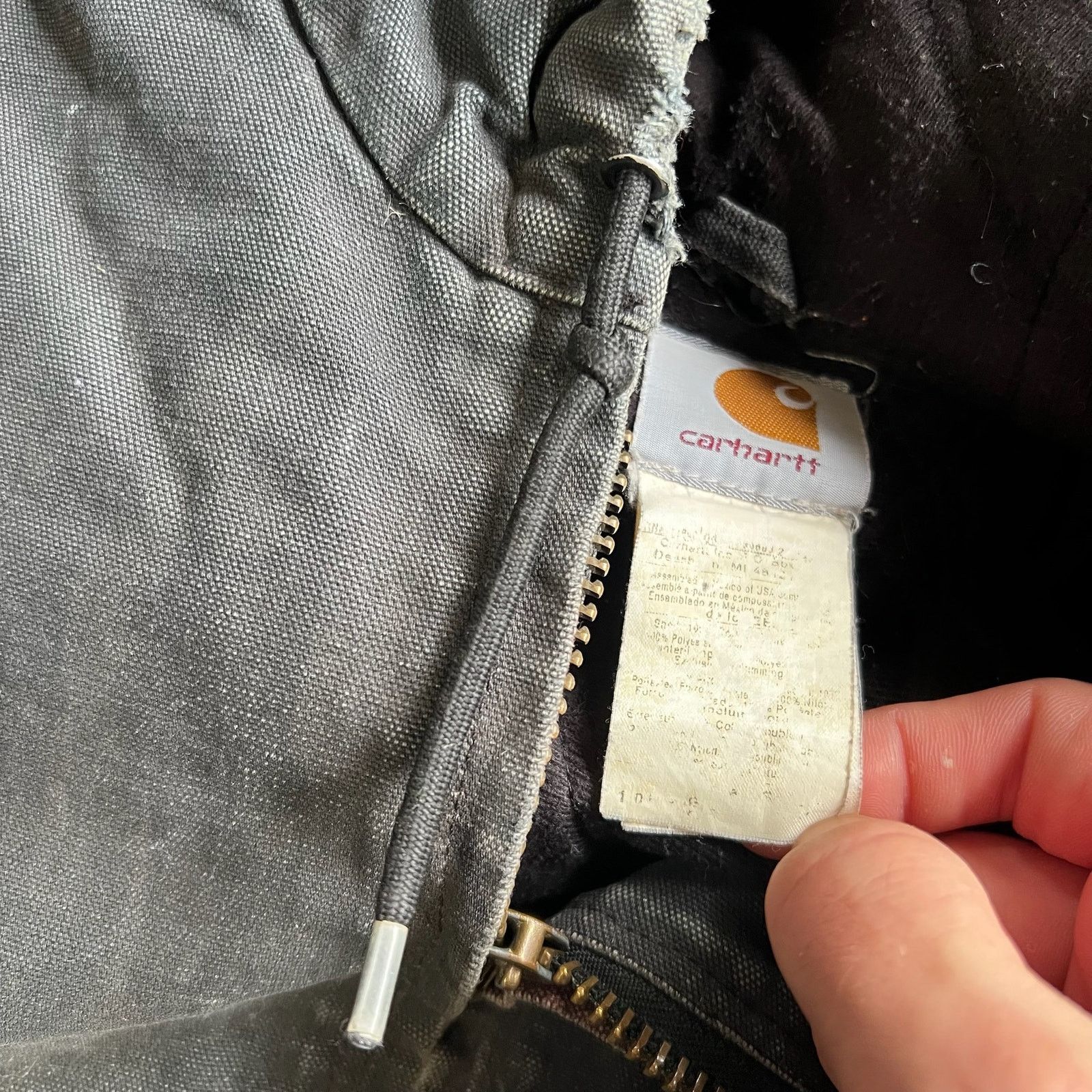 Carhartt × Vintage Carhartt J130 BLK black faded hooded work wear jacket Size US M / EU 48-50 / 2 - 7 Thumbnail