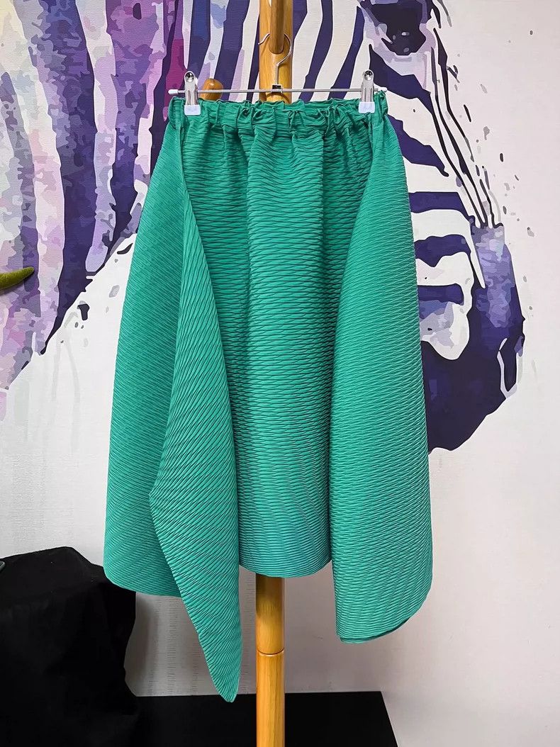 Issey Miyake Issey Miyake size:2 Green main line small fish scale short Size S / US 4 / IT 40 - 6 Thumbnail