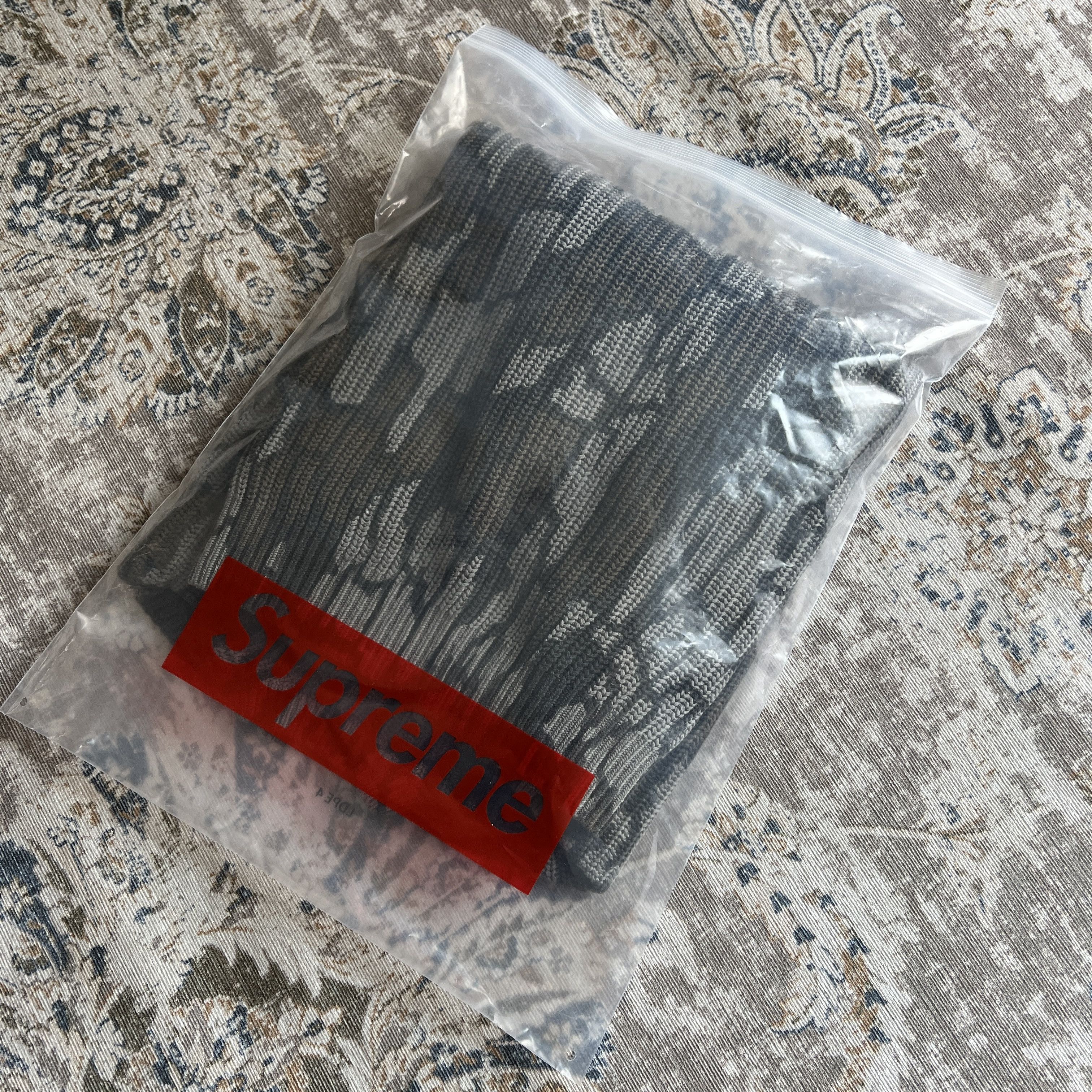 Supreme supreme old english sweater Size US XL / EU 56 / 4 - 1 Thumbnail