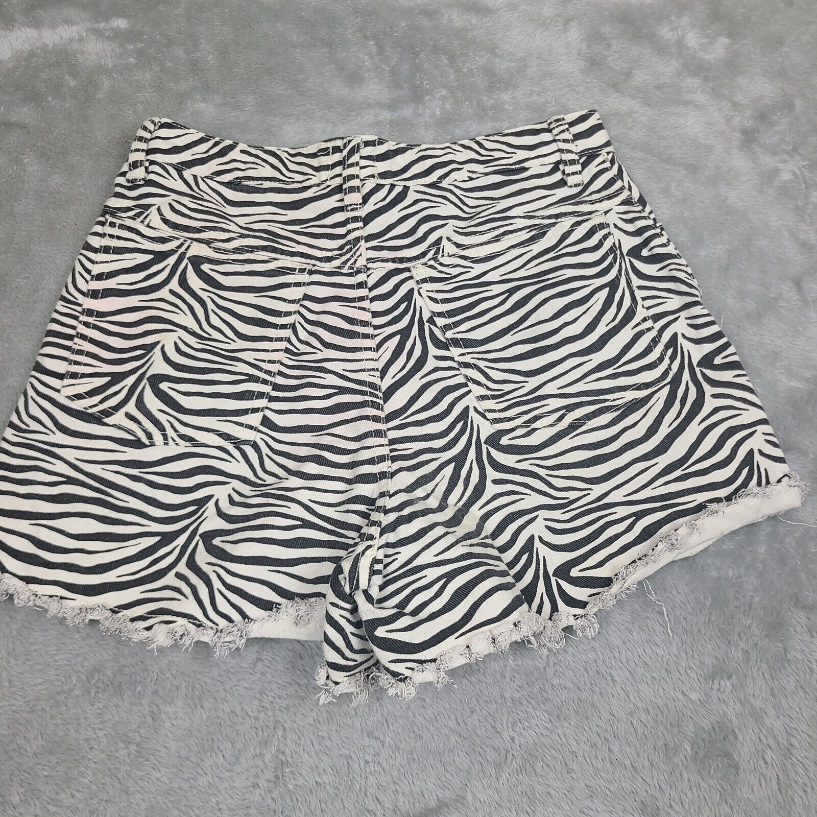 Bdg BDG Shorts Womens 28 White Black Zebra Print Denim Cut Off H Size 28" / US 6 / IT 42 - 9 Thumbnail