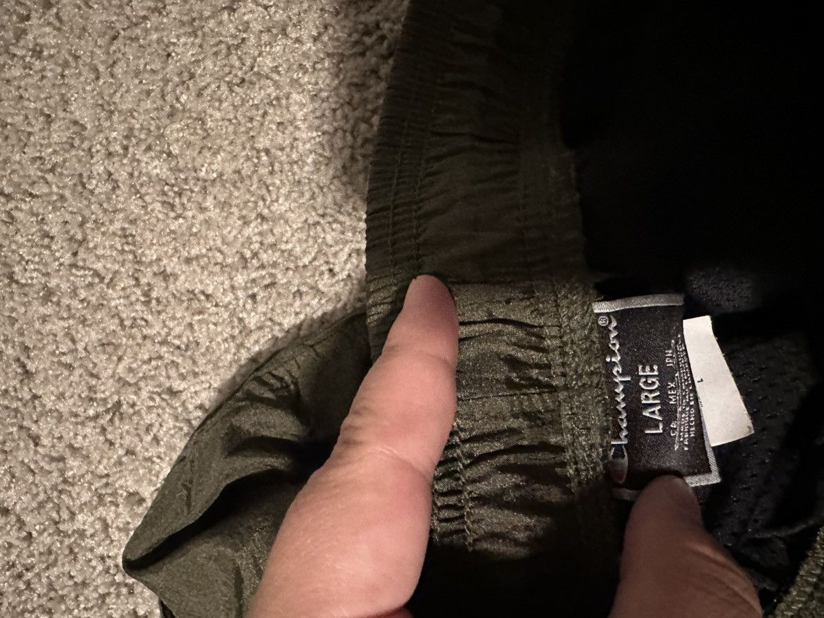 Champion Nylon Olive Green Champion Shorts Size US 34 / EU 50 - 3 Thumbnail