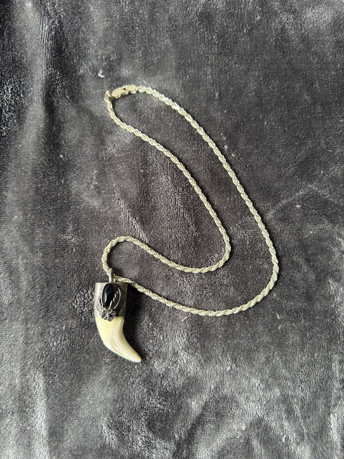 Vintage Navajo Bone Claw Onyx Pendant Size ONE SIZE - 1 Thumbnail