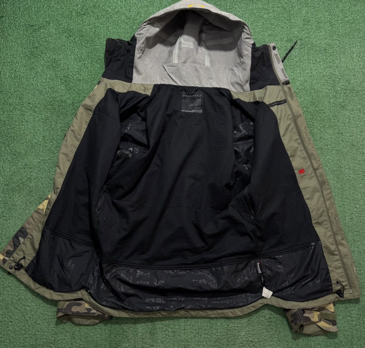 Oakley Oakley Camo Ski Jacket Down MEN Size US M / EU 48-50 / 2 - 3 Thumbnail