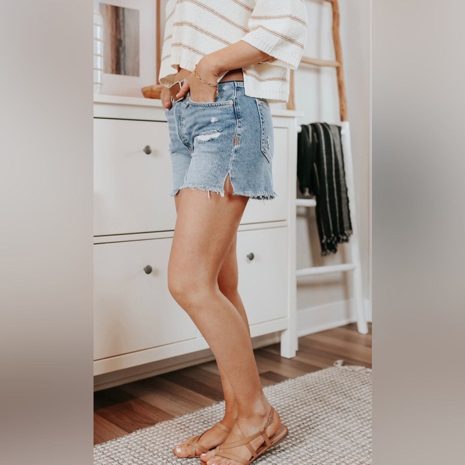Free People 🎉LAST PIECE 🎉 FREE PEOPLE Makai Distressed Denim Shorts Size 28" / US 6 / IT 42 - 7 Thumbnail