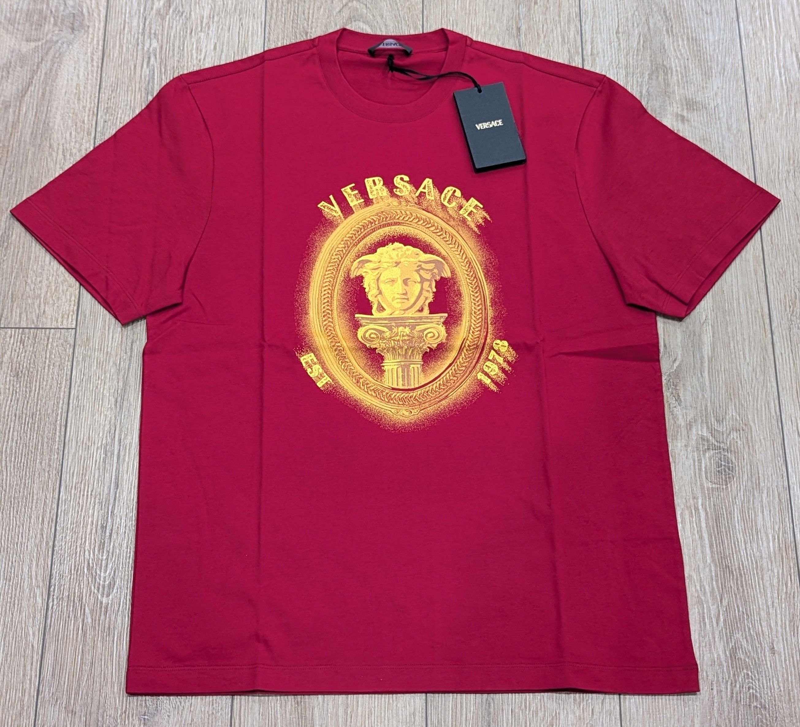 Versace VERSACE Medusa Column Logo Crewneck T-Shirt Red/Gold Small Size US S / EU 44-46 / 1 - 1 Thumbnail