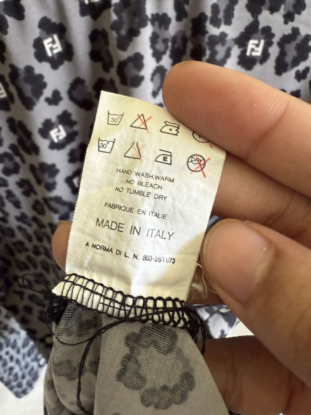 Fendi Vintage fendi monogram leopard long sleeves Size M / US 6-8 / IT 42-44 - 9 Thumbnail