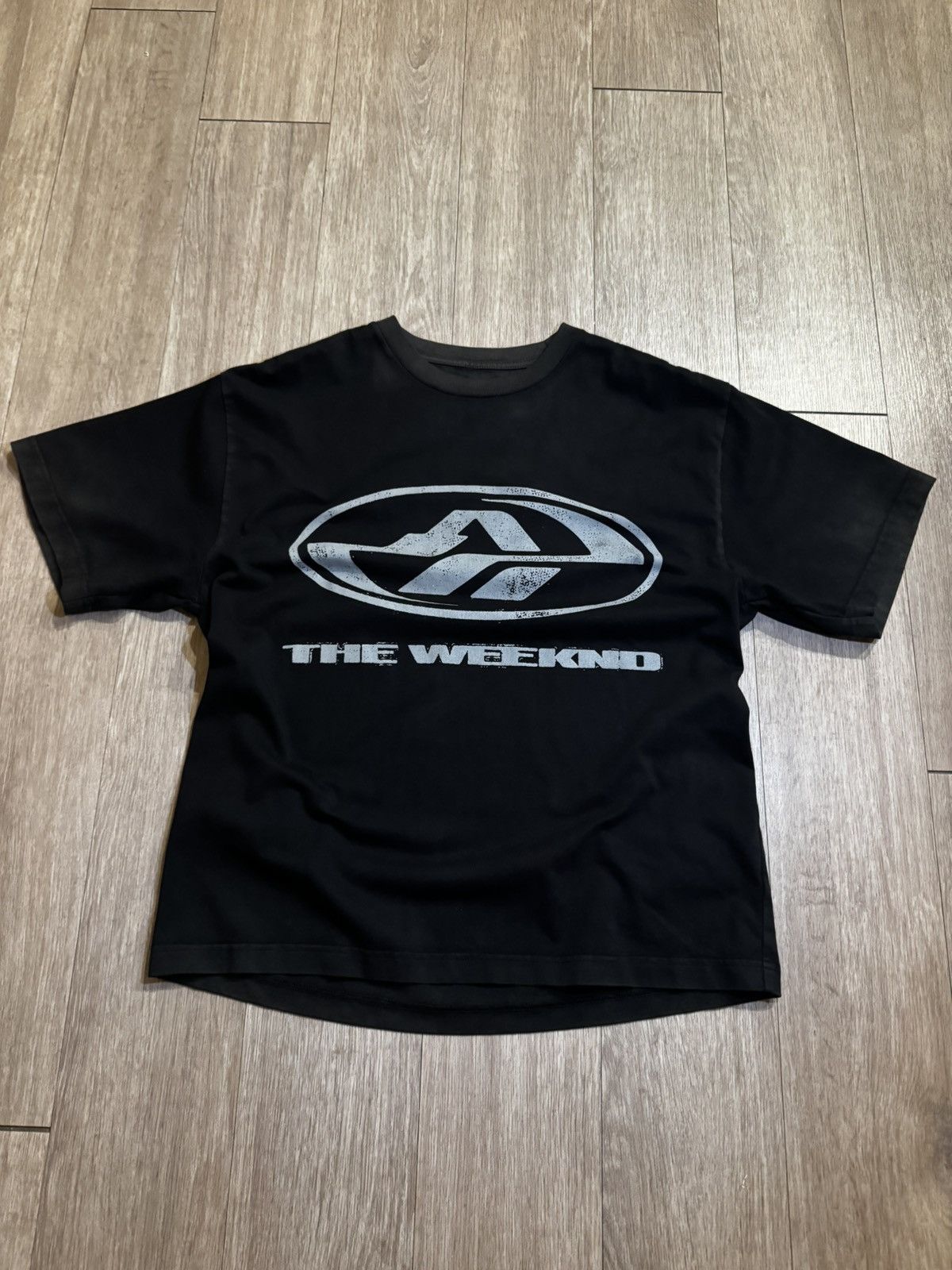 Other Weekend concert tee Size US M / EU 48-50 / 2 - 1 Thumbnail