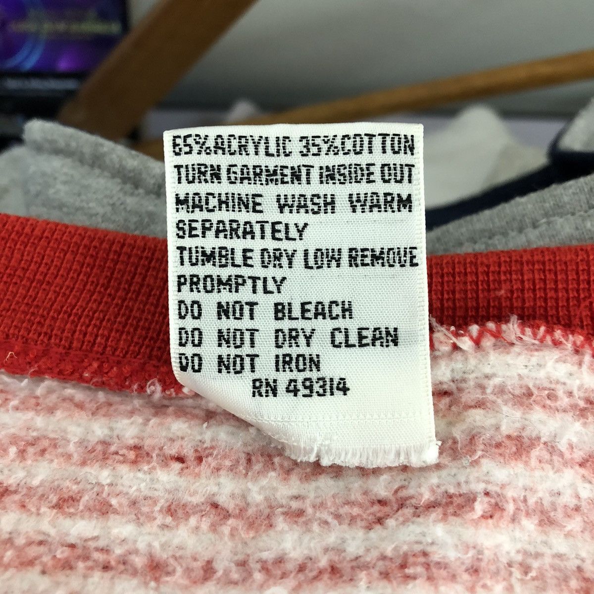 Vintage WILSON Vintage Red Stripe Sweatshirt Size US M / EU 48-50 / 2 - 6 Thumbnail