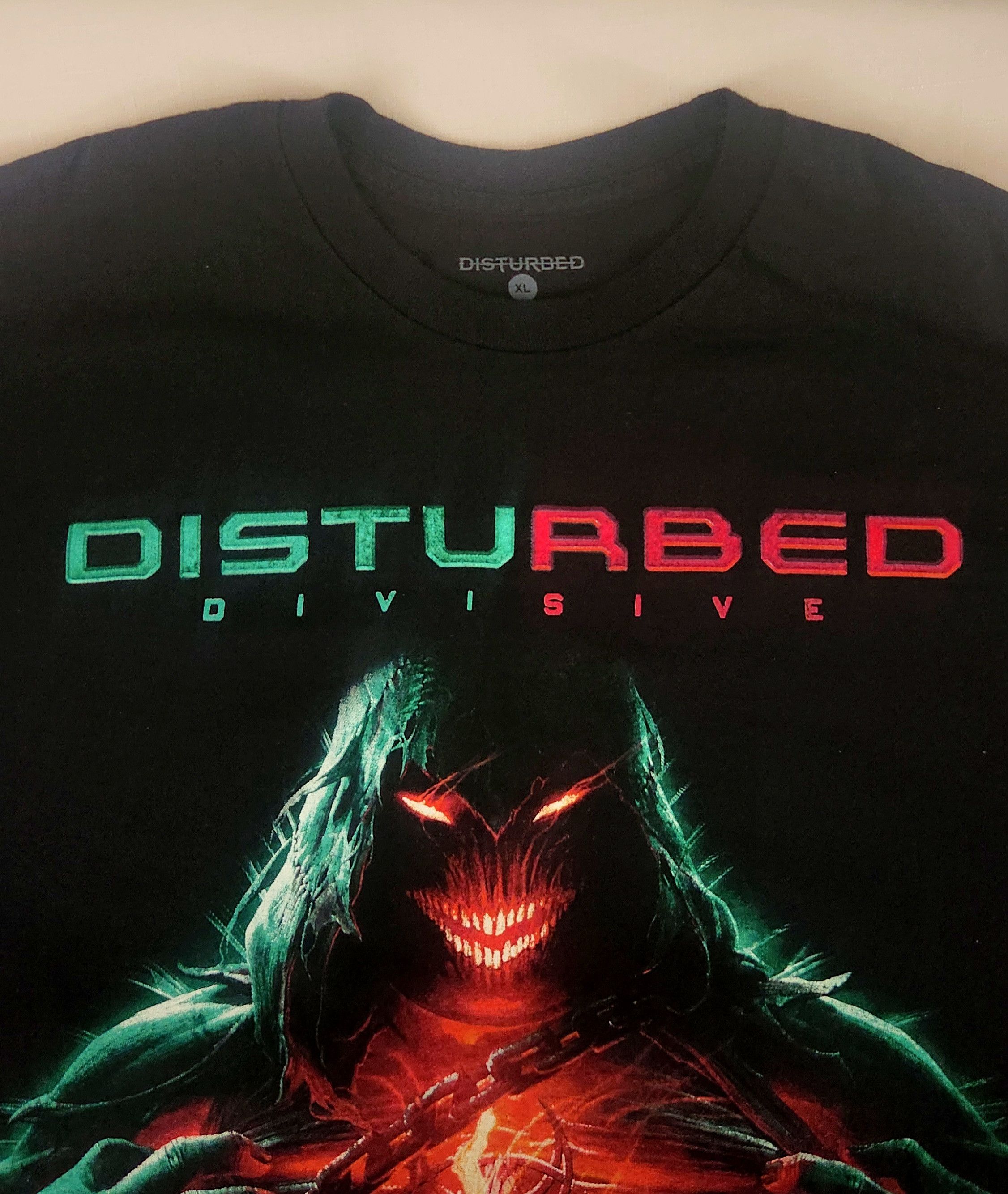 Band Tees Disturbed Divisive logo on front sleeves and back Music Size US XL / EU 56 / 4 - 3 Thumbnail