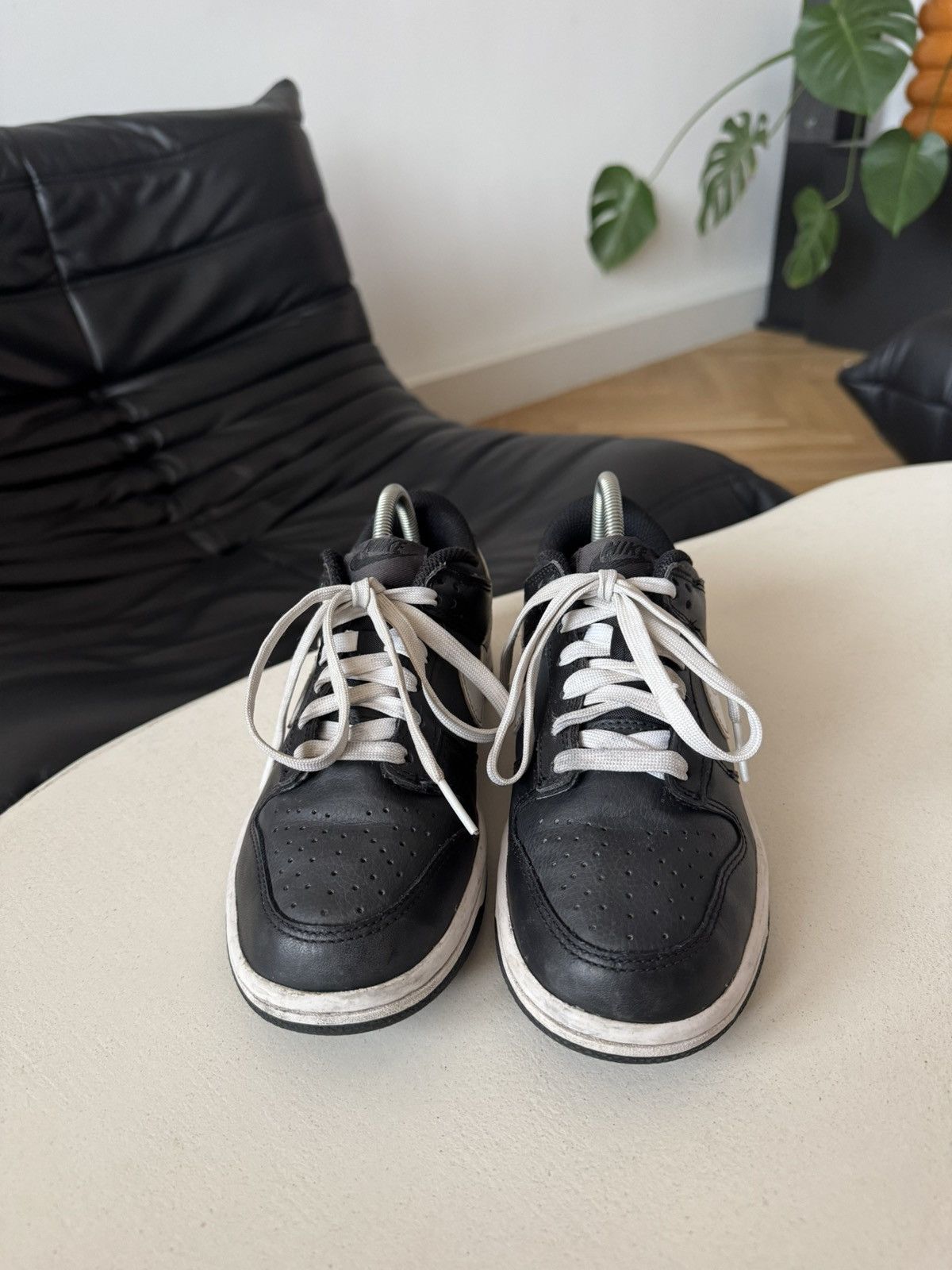 Nike Nike Dunk Low GS Leather Black Sneakers Swoosh Streetwear Size US 4.5 / IT 34.5 - 2 Thumbnail