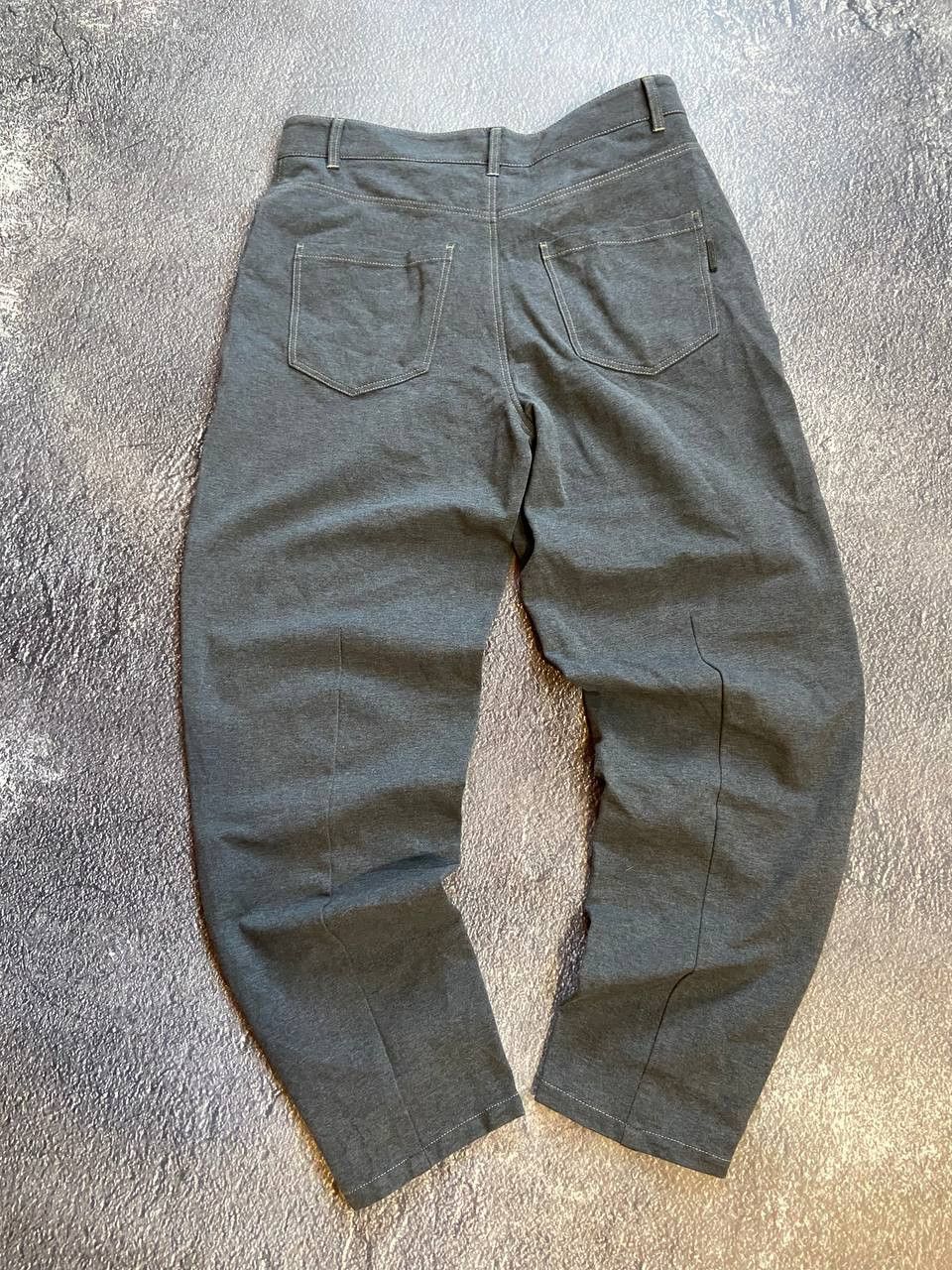 Brunello Cucinelli runello Cucinelli Grey Curved Leg Trousers Size 30" / US 8 / IT 44 - 4 Thumbnail