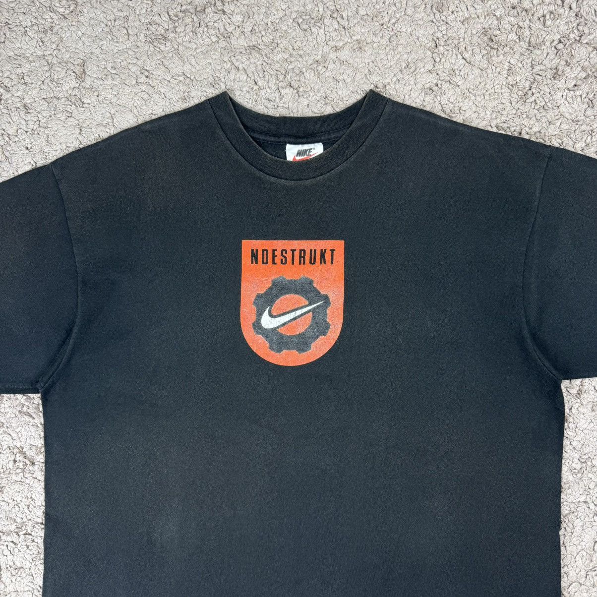 Nike Vintage Faded Nike Ndestrukt Centre Swoosh T-shirt Size US L / EU 52-54 / 3 - 5 Thumbnail