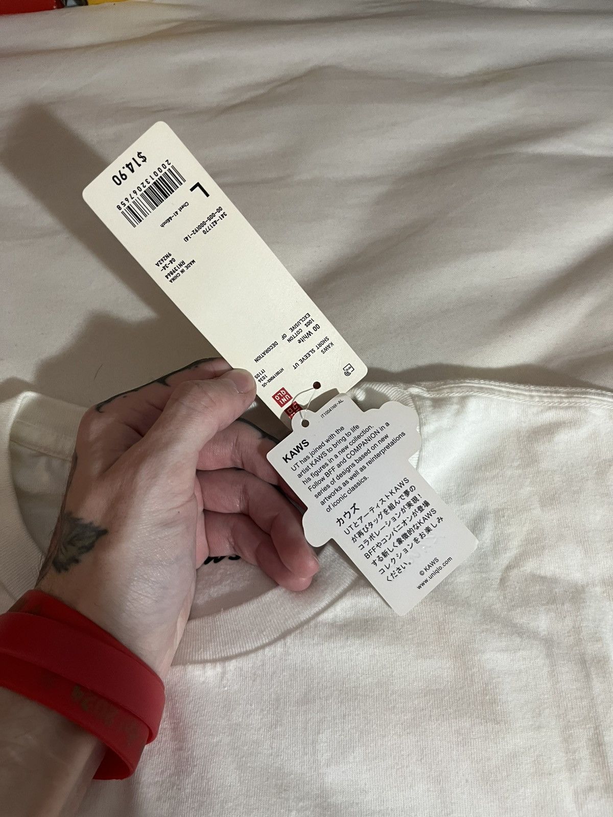 Kaws × Uniqlo Kaws uniqlo white tee Size US L / EU 52-54 / 3 - 4 Thumbnail