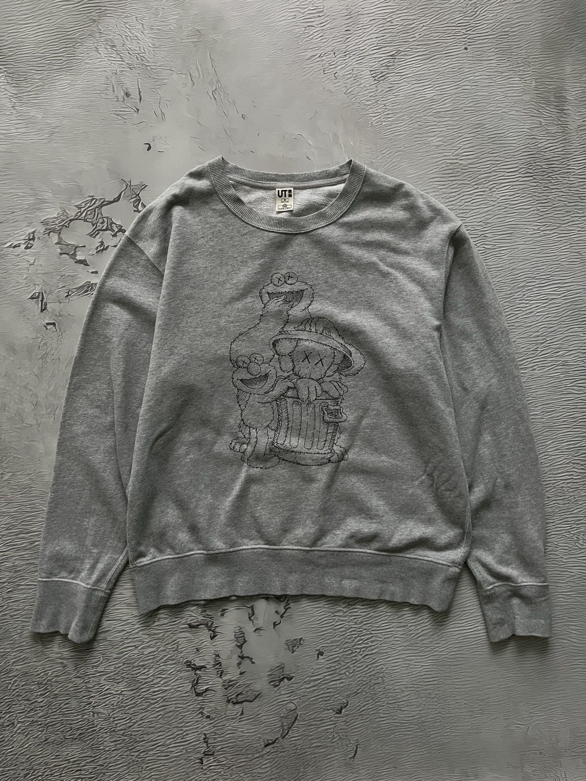 Kaws × Uniqlo Uniqlo x Kaws Sweatshirt Streetwear Gray Size US M / EU 48-50 / 2 - 2 Thumbnail