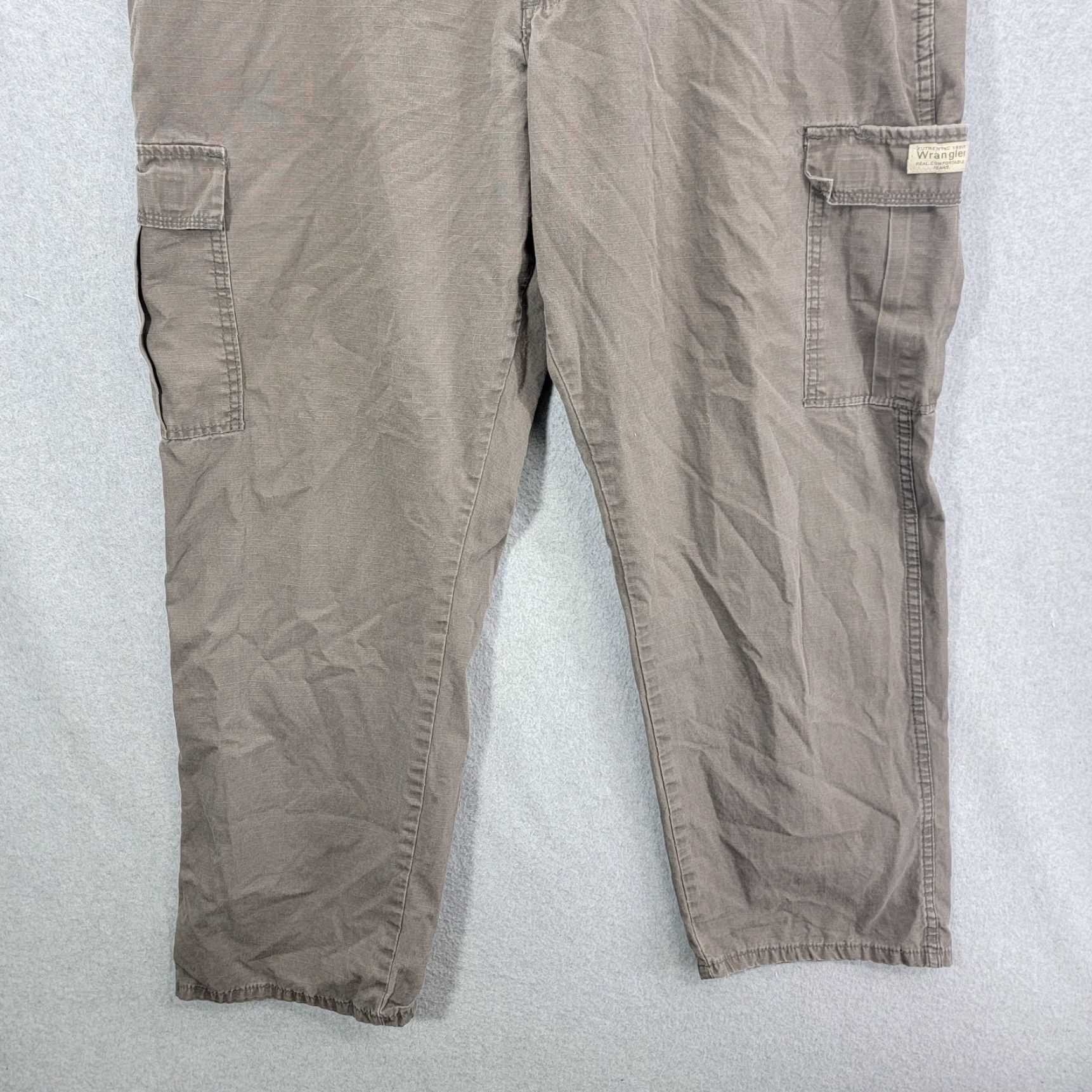 Wrangler Wrangler pants mens 40x30 Cargo Workwear Beige 70L3WOD Rip Stop Cotton Relaxed Regular Jeans Pants Mens Size US 40 / EU 56 - 2 Thumbnail