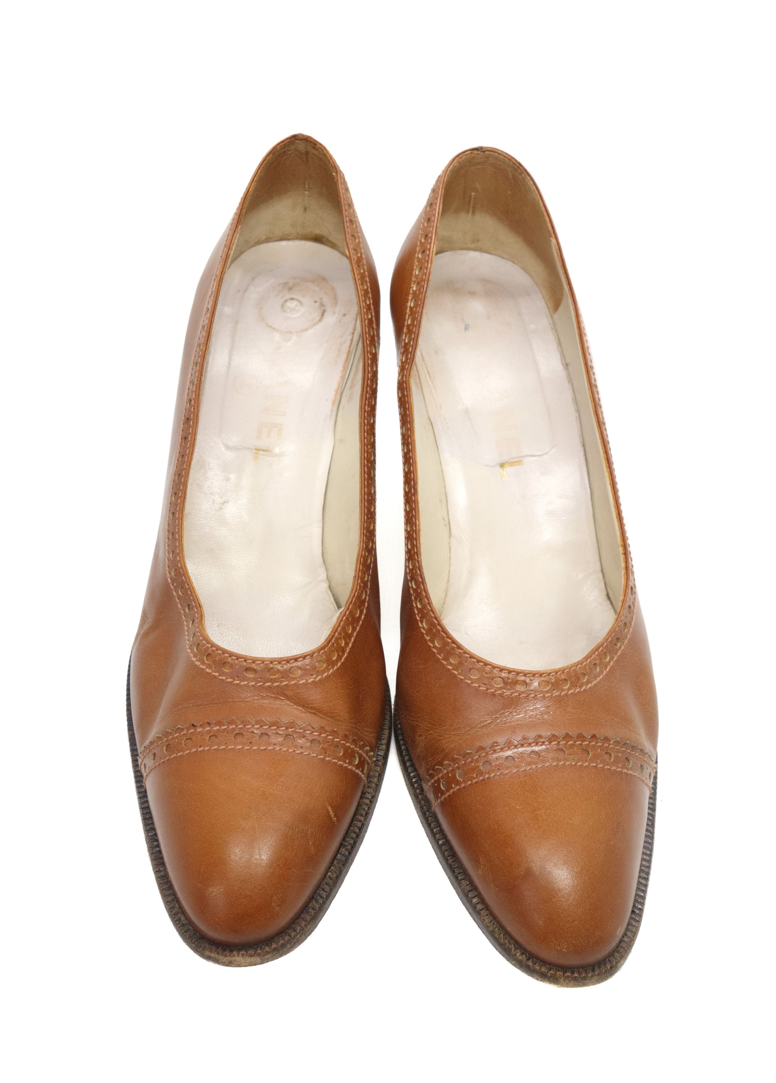 Chanel 00s Leather Brogue Cap Toe Pumps Low Heels Vintage Size US 8.5 / IT 38.5 - 5 Thumbnail