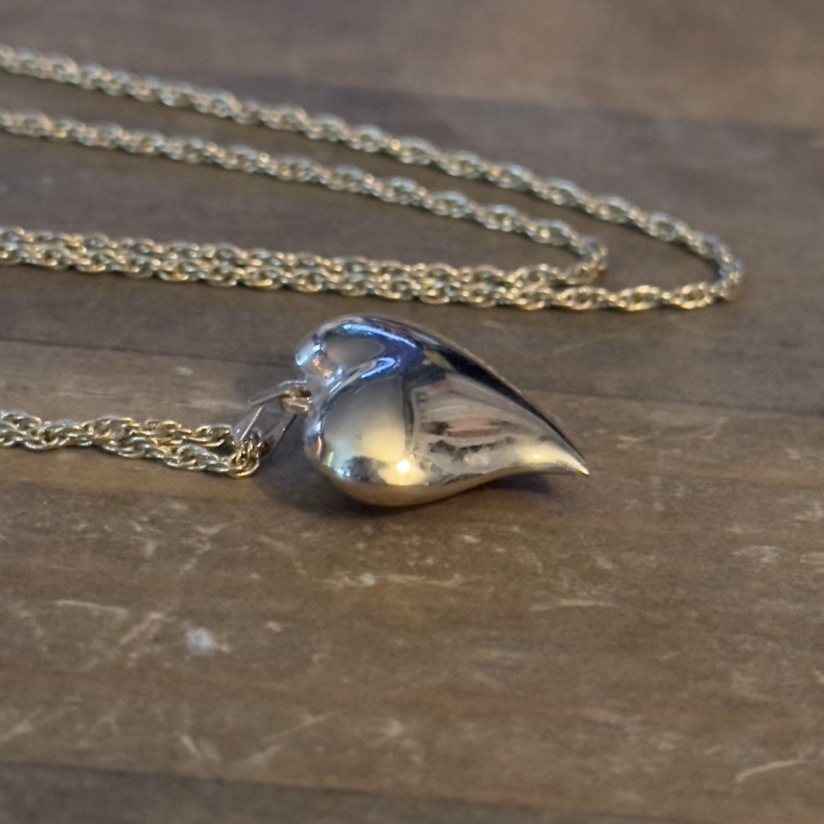 Other × Vintage Vintage Avon gold tone puffed heart pendant necklace Size ONE SIZE - 5 Thumbnail