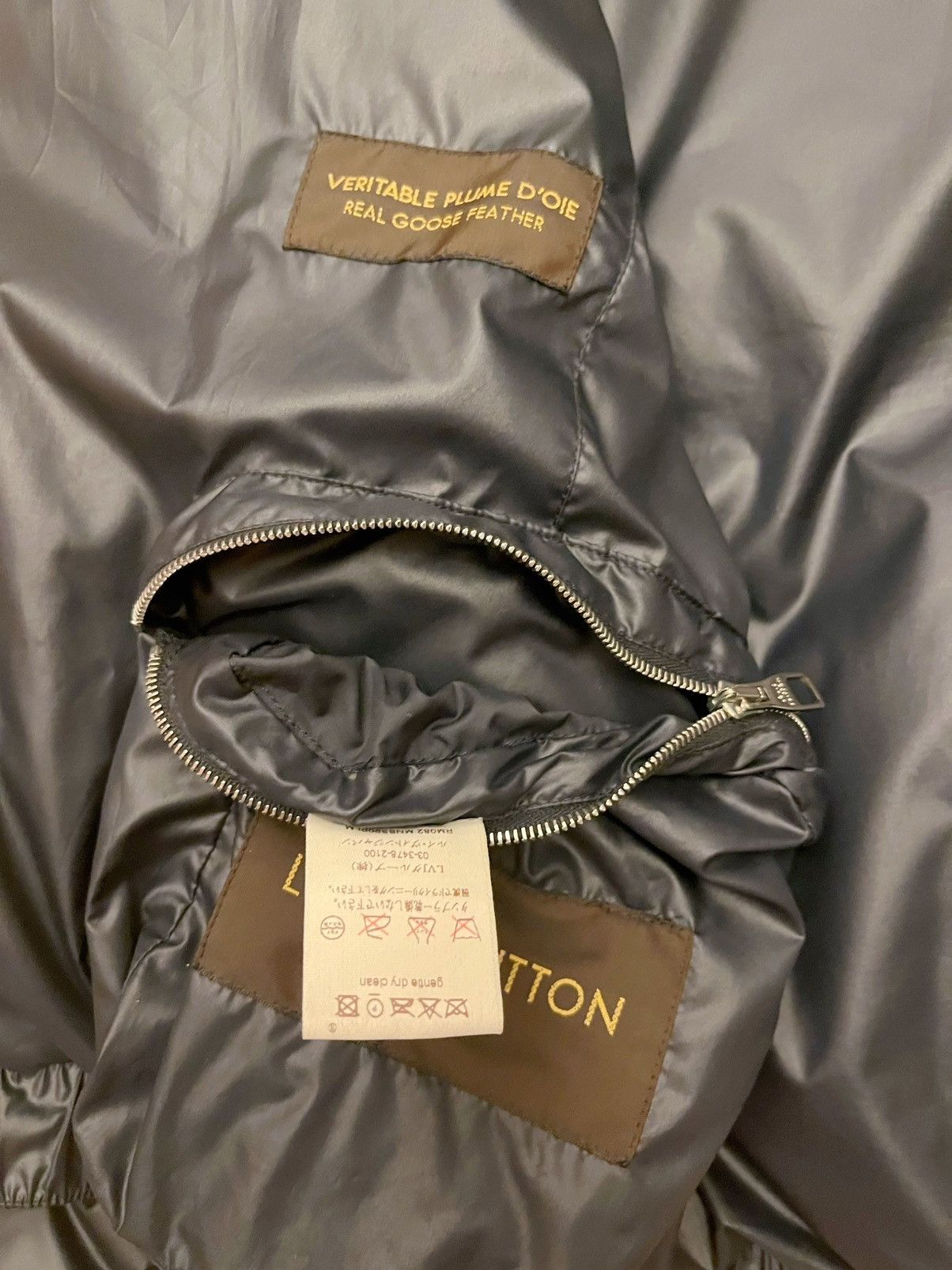 Louis Vuitton Louis Vuitton lightweight down jacket Size US M / EU 48-50 / 2 - 7 Thumbnail