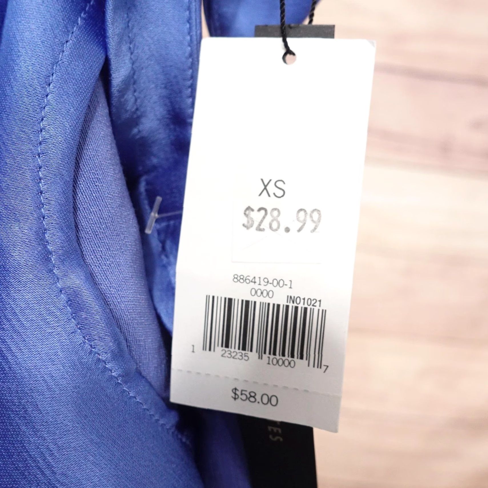 Banana Republic Banana Republic Tank Top Womens XS Blue Sleeveless V Neck Camisole Camisole Tank Top Women XS Blue V-Neck Lightweight Sleeveless Camisole Bag? Size XS / US 0-2 / IT 36-38 - 7 Thumbnail