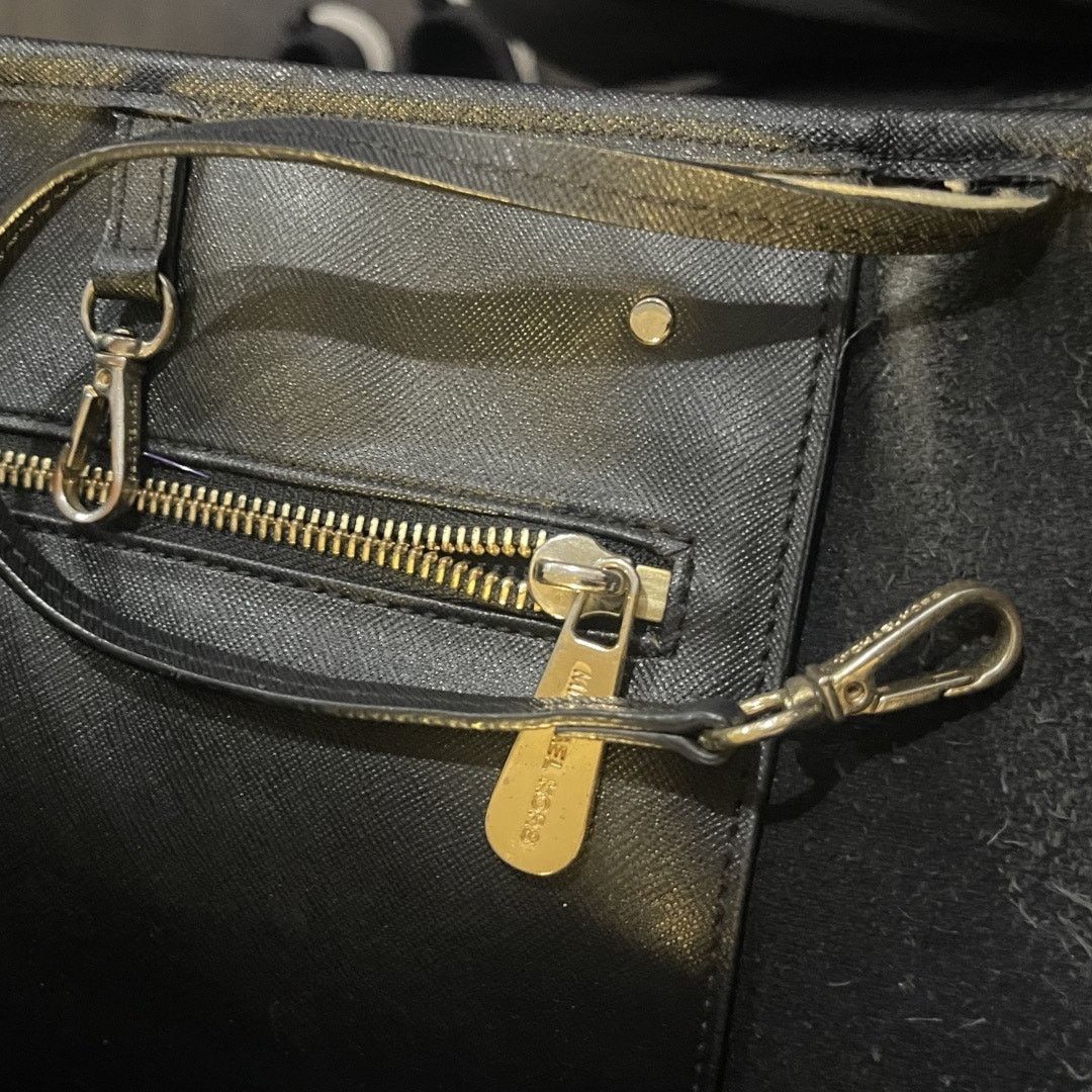Michael Kors Jet Set Travel Tote Handbag Saffiano Leather Quiet Luxury Size ONE SIZE - 6 Thumbnail