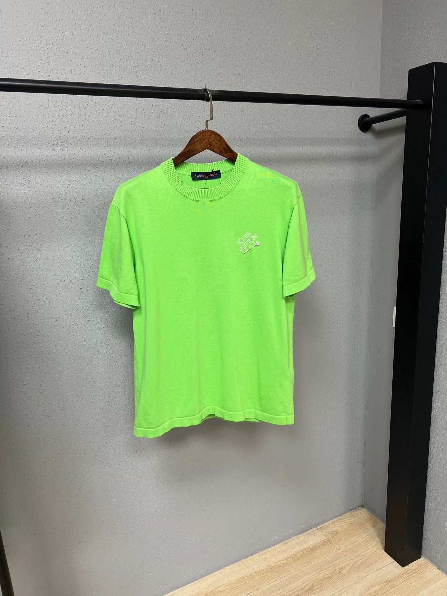 Louis Vuitton LV Green Pin Short-Sleeve Size US M / EU 48-50 / 2 - 1 Thumbnail