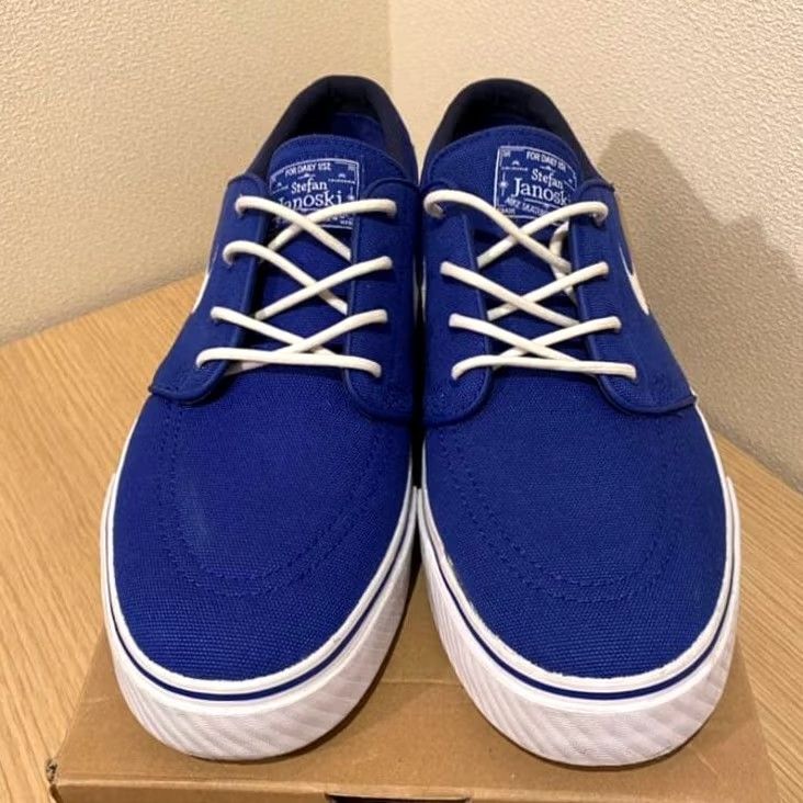 Nike Item Specifications: Brand: Nike Size US 10 / EU 43 - 3 Thumbnail